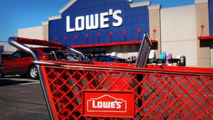 Lowe's ##Stumbles## Home ##Depot's ##Warning